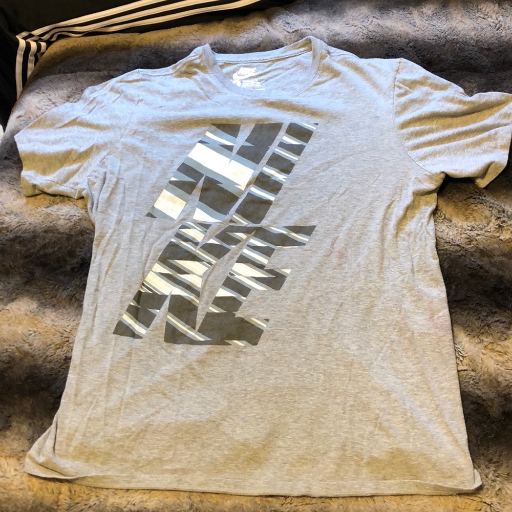 Nike tee gray shirt sleeve shirt size Large